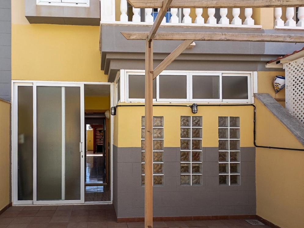 فندق Casa La Sonrisa Shared House El Médano المظهر الخارجي الصورة