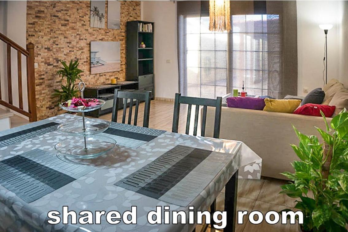 فندق Casa La Sonrisa Shared House El Médano المظهر الخارجي الصورة